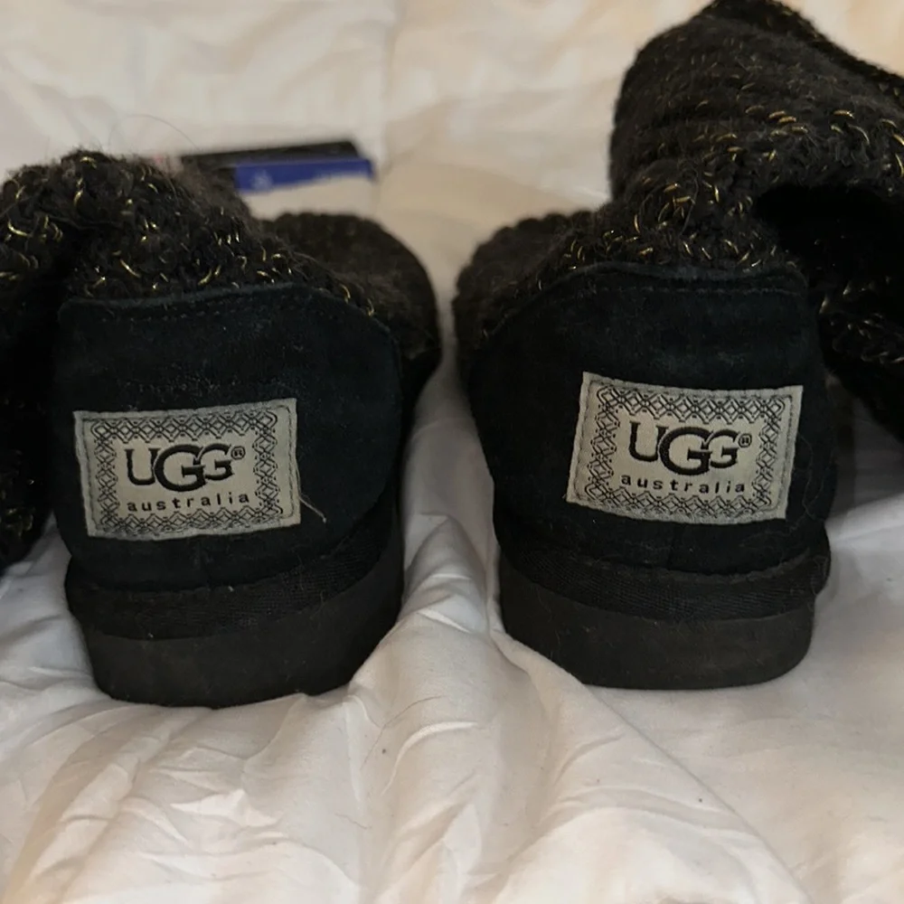 UGGS 🖤 Size 7. - Picture 3 of 4